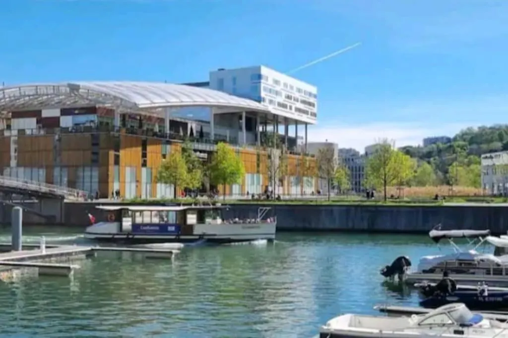 Botel Appartement Dans Peniche Atypique Et Idyllique A Confluence Lyon France