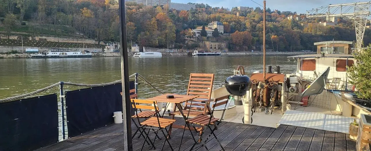 Appartement Dans Peniche Atypique Et Idyllique A Confluence Lyon