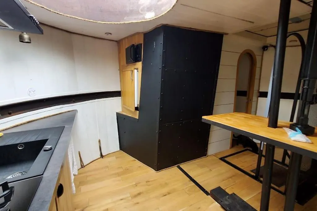 Appartement Dans Peniche Atypique Et Idyllique A Confluence 리옹 보트호텔