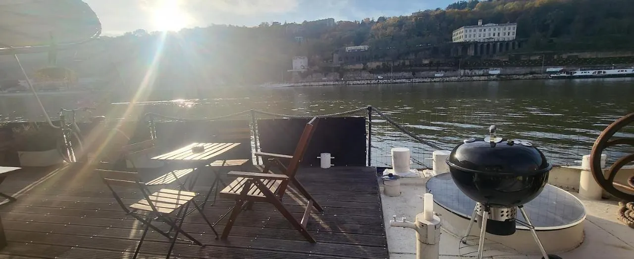 Appartement Dans Peniche Atypique Et Idyllique A Confluence 리옹 0*,  프랑스