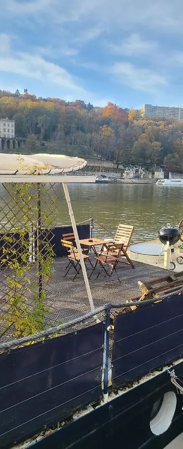 Appartement Dans Peniche Atypique Et Idyllique A Confluence 리옹